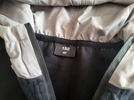 Chalanska mikina 4f výborný stav, 152