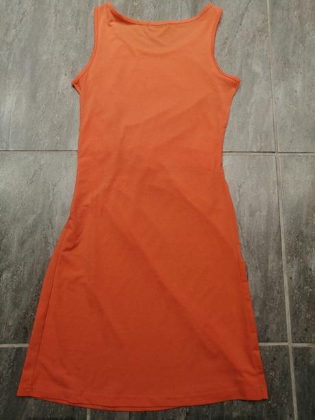 Oranžové šaty vs, s