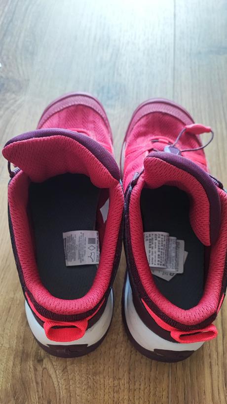 Turisticke topanky quechua, 35