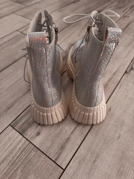 Holografické čižmy shein, 40