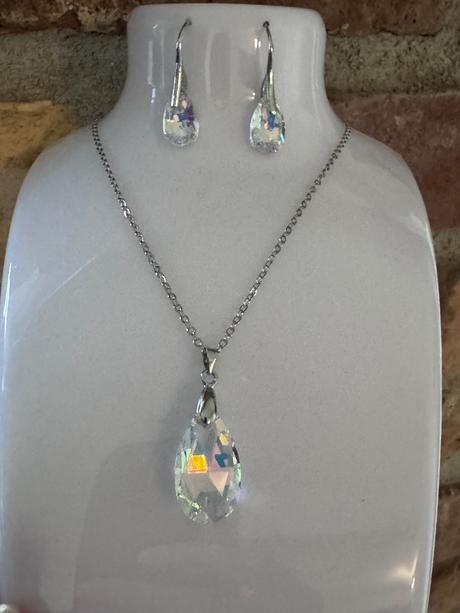 Set náušnice + retiazka s príveskom,