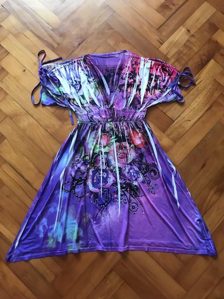 Krásne fialové šaty s kamienkami, m