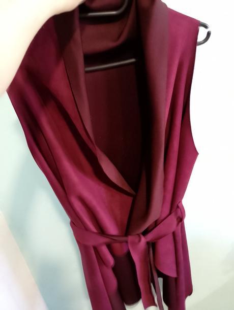 Vesta s opaskom nenosena, 