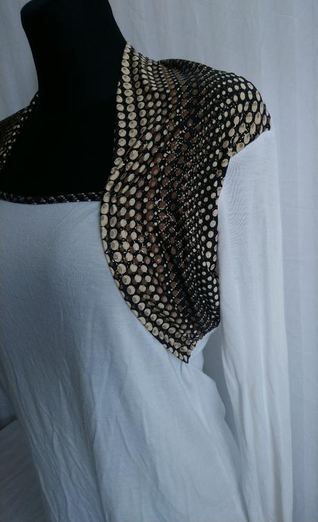 Elastický krémový top s farebným lemovaním, italy, m