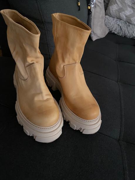 Kožené čižmy, 39