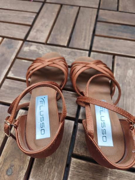 Tanečné topánky, 28