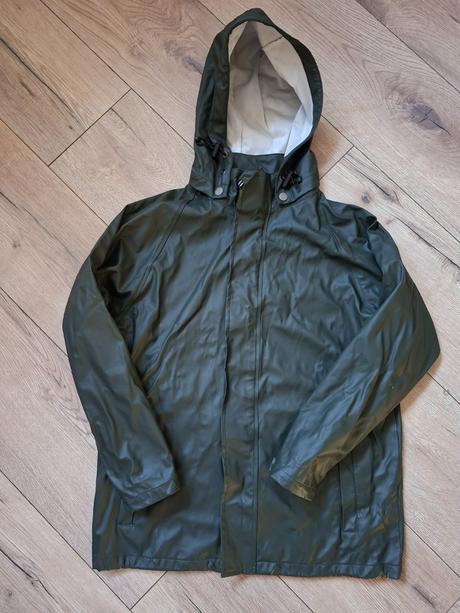Nepremokavá bunda, 152