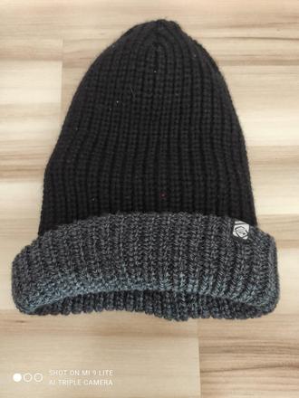 Tepla čiapka nenosena, 146