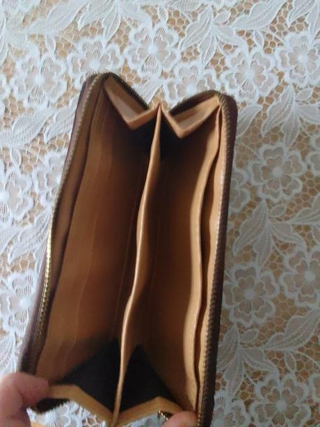 Peňaženka (mierne poškodená), 