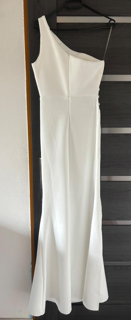 Biele priliehavé šaty, s