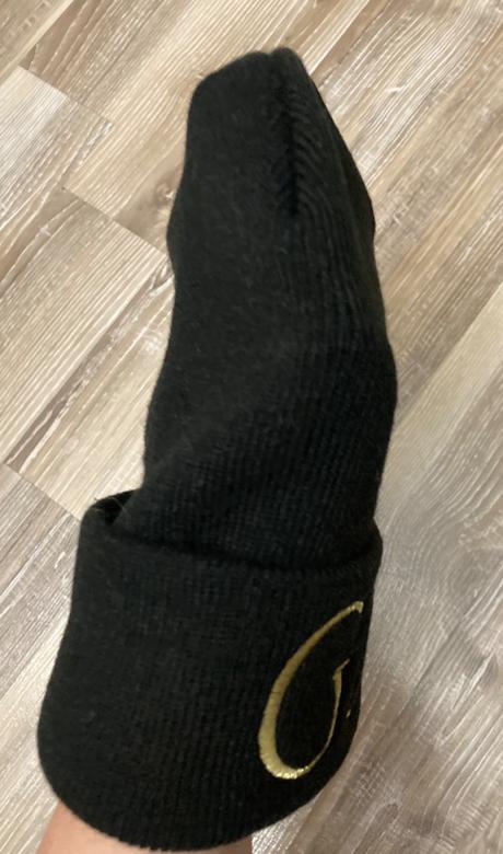 Krásna guess čiapka ako nová, guess