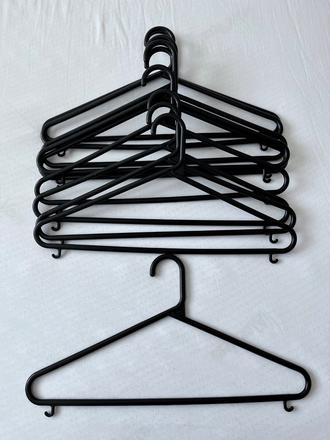 Vešiaky plastové hrubé 10 ks, 