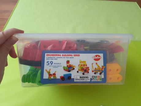 Stavebnica s vrtackou v kufriku,