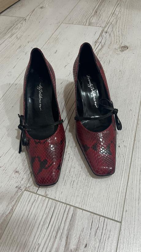 Bordove lodičky 37, 37