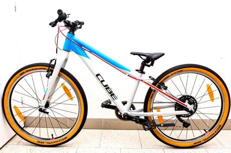 Predám juniorský ultra ľahký bicykel cube 24, 24