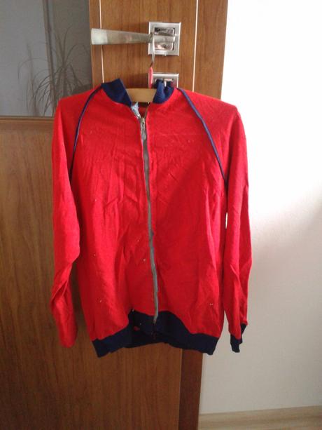 Darujem k nákupu mikinu na zips, l