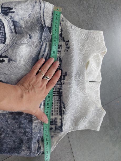 Spoločenské šaty, 34