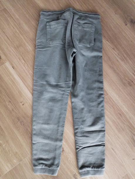 Nohavice pre chlapcov, 32