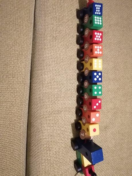 Drevený vláčik na ťahanie, 