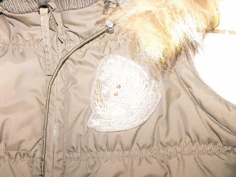 Krátka zateplená vesta s  kapucňou, xs