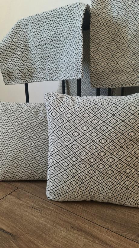 2x obliečka na vankúš + 2x behúň na stôl, 