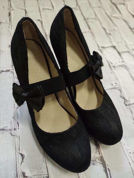 Čierne lodičky s krajkou, 39