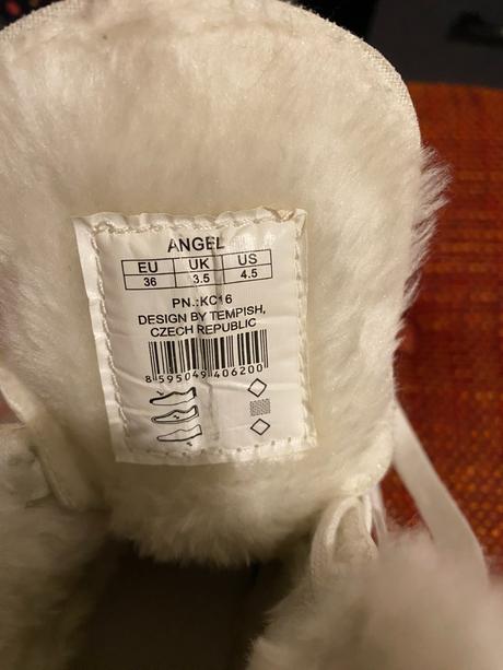 Dievčenské korčule, 36