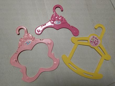 Vešiaky pre bábiku baby born, 