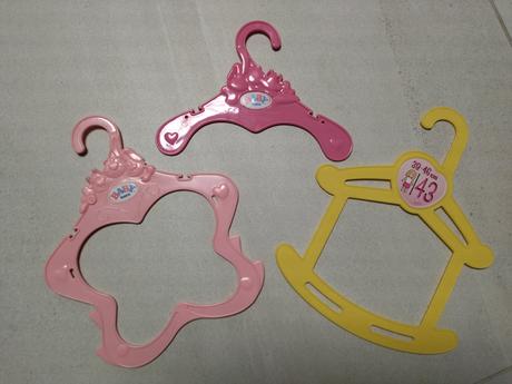 Vešiaky pre bábiku baby born, 