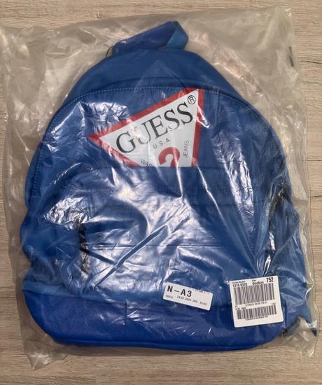 Batoh guess original s visačkou, guess