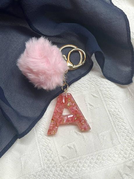 Ručne vyrobené živicové kľúčenky, 