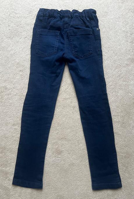 Tmavomodre rifle, next,122