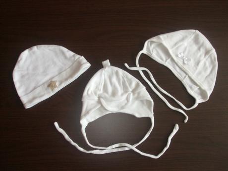 3ks čapičiek, cena spolu, zn. little roo, 56