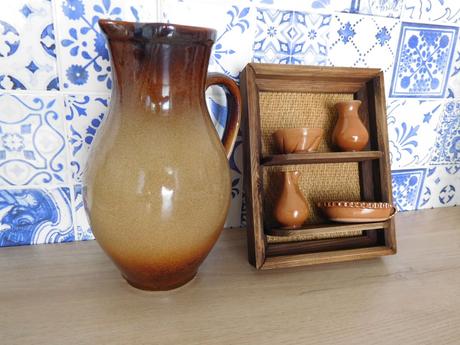 Keramika hnedá aj s minijatúrou, 