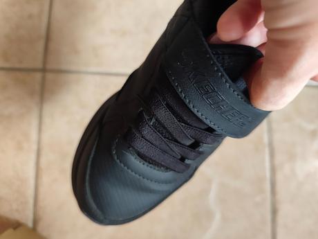 V záruke top stav sketchers, 29