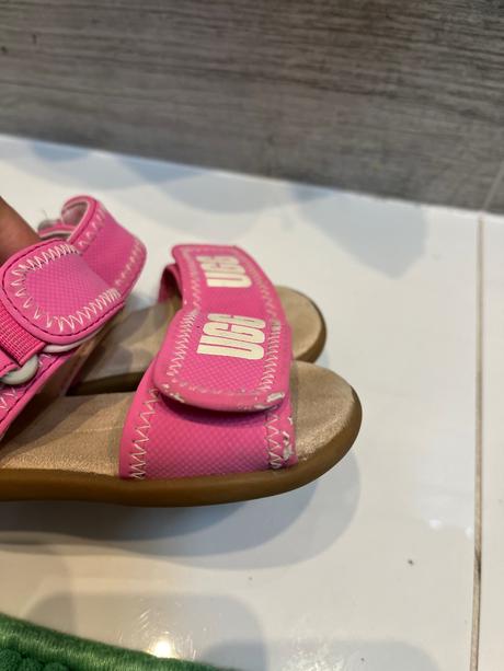 Sandále, ugg,23