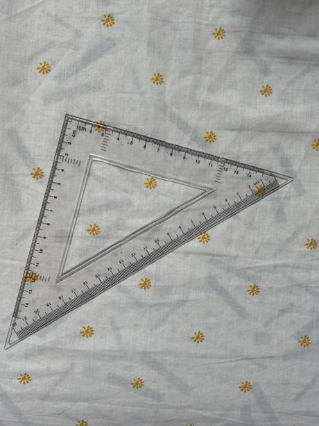 Pravítko trojuholník,