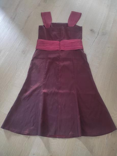 Bordovej spoločenské saty, 36