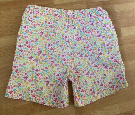 H&m kvietkované kraťasy, h&m,110