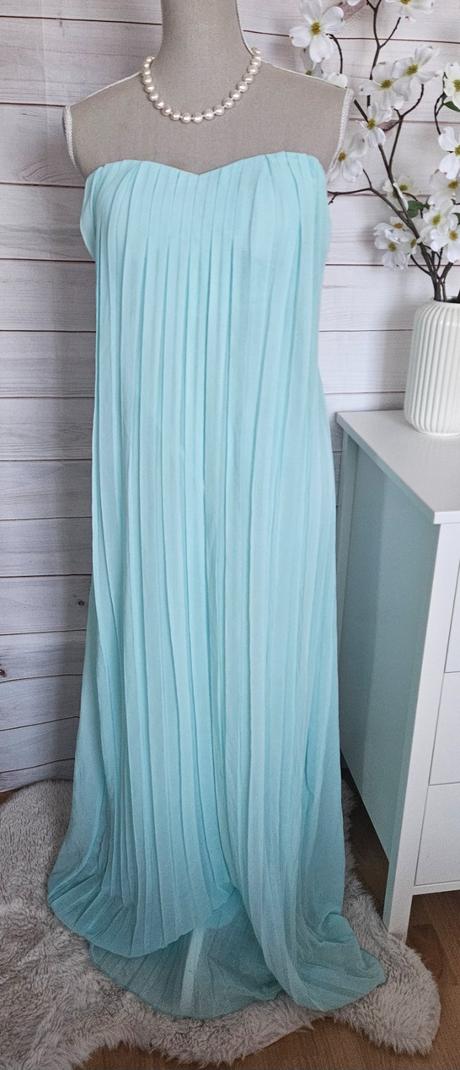 Pekné lahulinké šaty, s