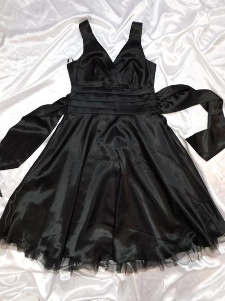 Kvalitne velmi pekne saty na slavnost, 38