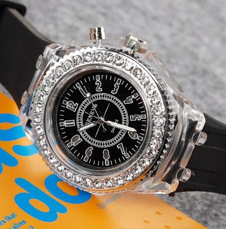 Dámske štýlové elegantné a športové hodinky 2 ks, quartz
