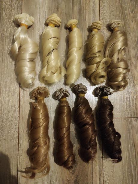 Kucerave vlasy pre babiky, 