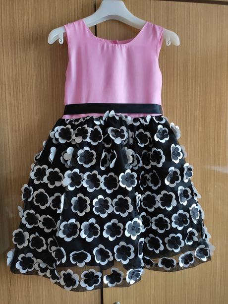 Slávnostné šaty, 110