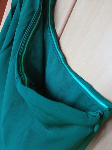 Šaty na jedno rameno, 40