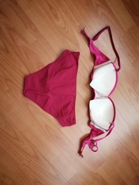 Ciklamenove plavky, s