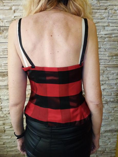 Károvaný čierno-červený korzetový top, c&a,s