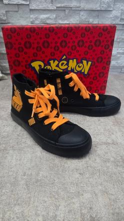 Pokemon charizard tenisky, 36