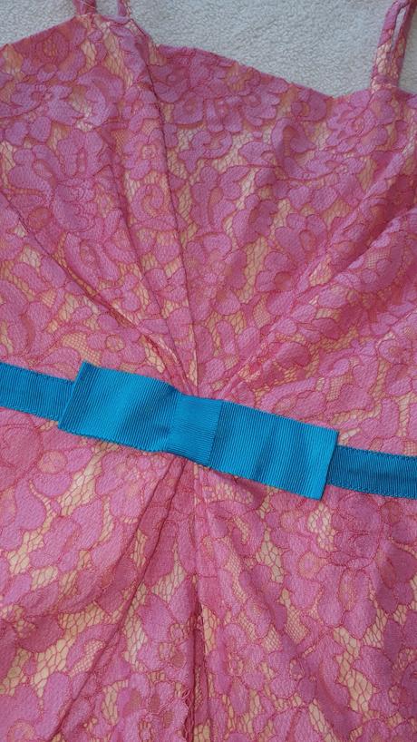 Krajkove minisaty, 158