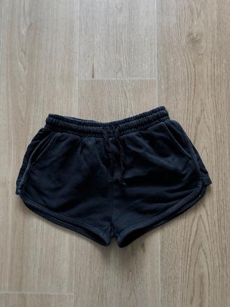 Čierne kraťasy, 146